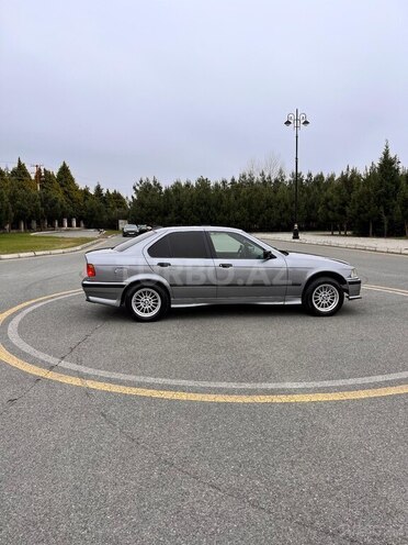 BMW 330-8