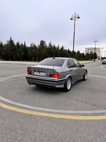 BMW 330-7