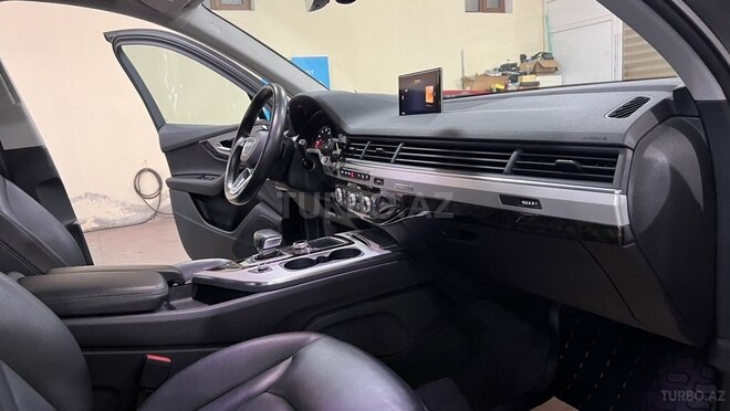 Audi Q7-16