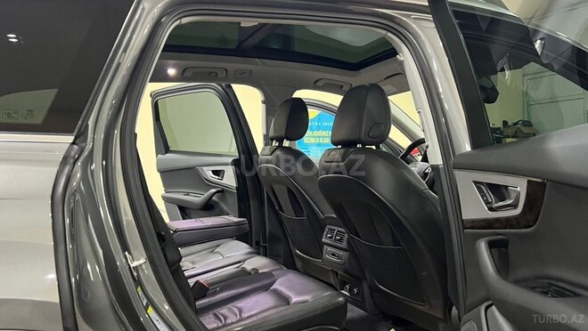 Audi Q7-18