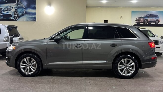 Audi Q7-11