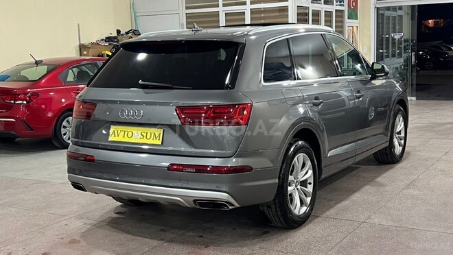 Audi Q7-4