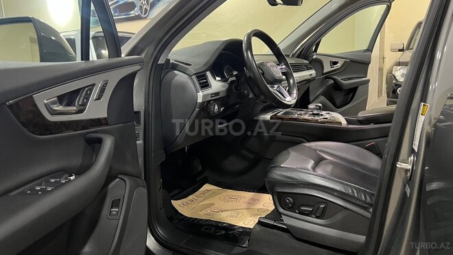 Audi Q7-17