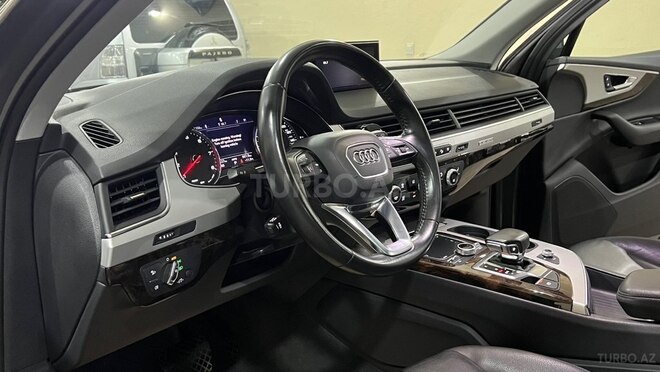 Audi Q7-9