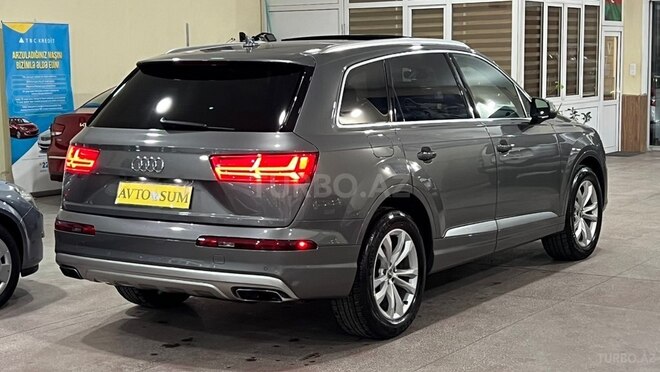 Audi Q7-6