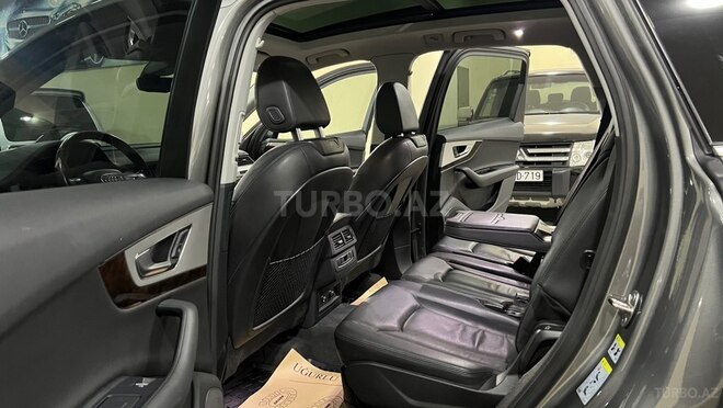 Audi Q7-19