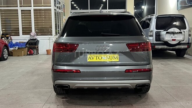 Audi Q7-5