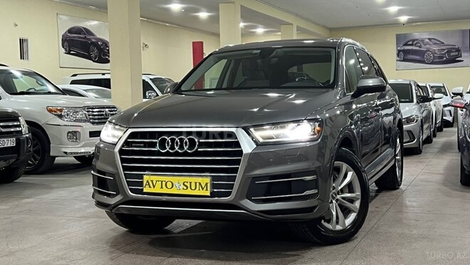 Audi Q7-1