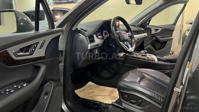Audi Q7-13