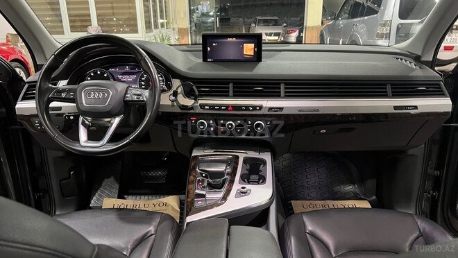 Audi Q7-12