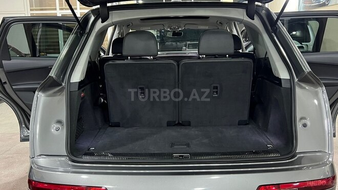 Audi Q7-15