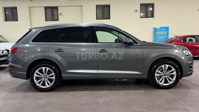 Audi Q7-7