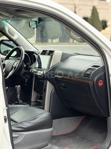 Toyota Land Cruiser Prado-10