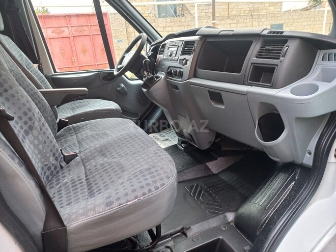 Ford Transit-15