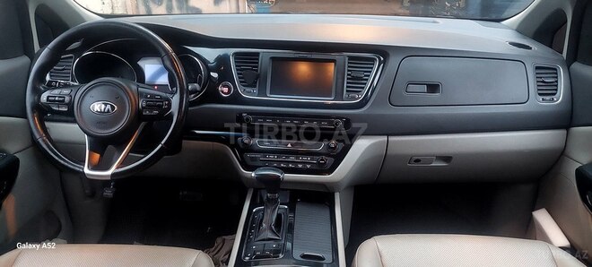 Kia Carnival-16
