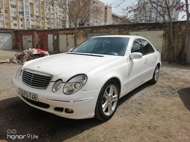 Mercedes E 220-1