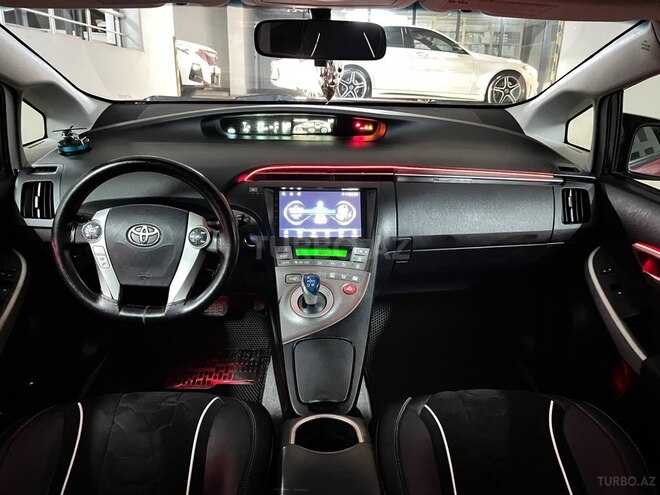 Toyota Prius-14