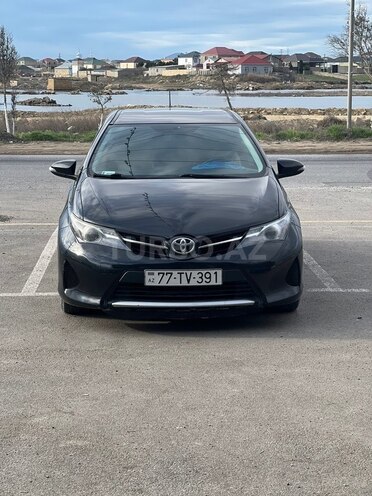 Toyota Auris-1