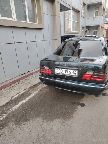 Mercedes E 220 2000, 256,000 km - 2.2 l - Bakı