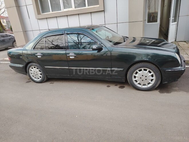 Mercedes E 220 2000, 256,000 km - 2.2 l - Bakı