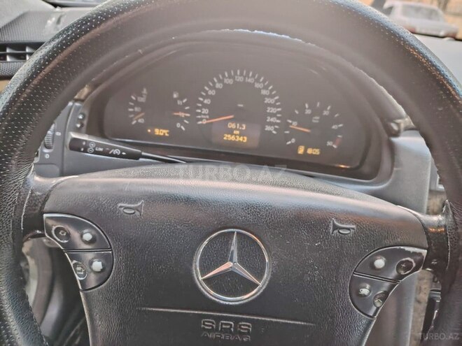 Mercedes E 220 2000, 256,000 km - 2.2 l - Bakı