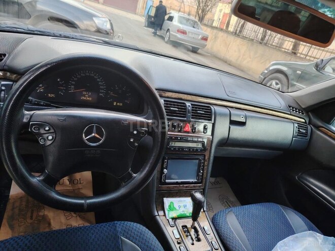 Mercedes E 220 2000, 256,000 km - 2.2 l - Bakı