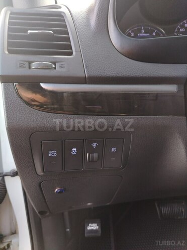 Hyundai Santa Fe-12