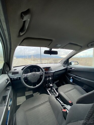 Opel Astra 2009, 301,000 km - 1.4 l - Şəki