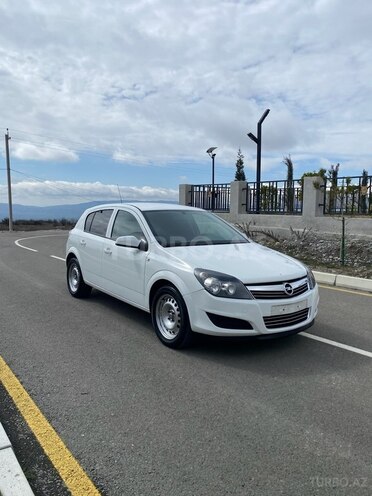 Opel Astra 2009, 301,000 km - 1.4 l - Şəki