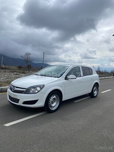 Opel Astra 2009, 301,000 km - 1.4 l - Şəki
