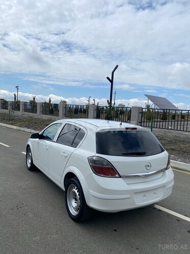 Opel Astra 2009, 301,000 km - 1.4 l - Şəki