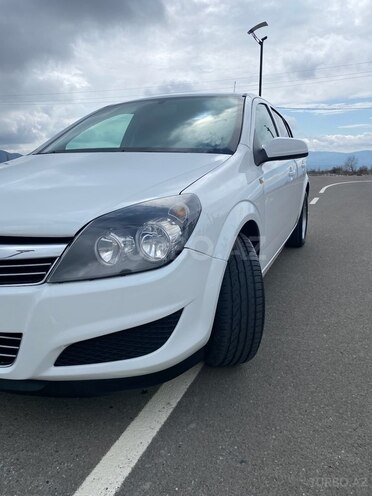Opel Astra 2009, 301,000 km - 1.4 l - Şəki