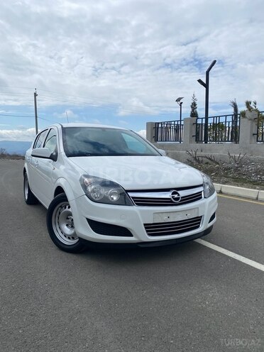 Opel Astra 2009, 301,000 km - 1.4 l - Şəki