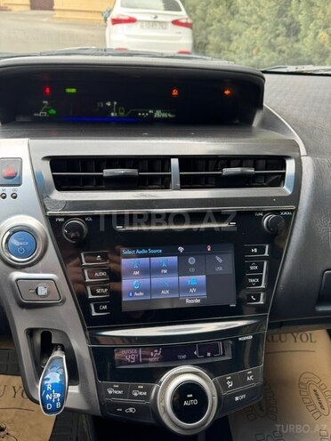 Toyota Prius V-6