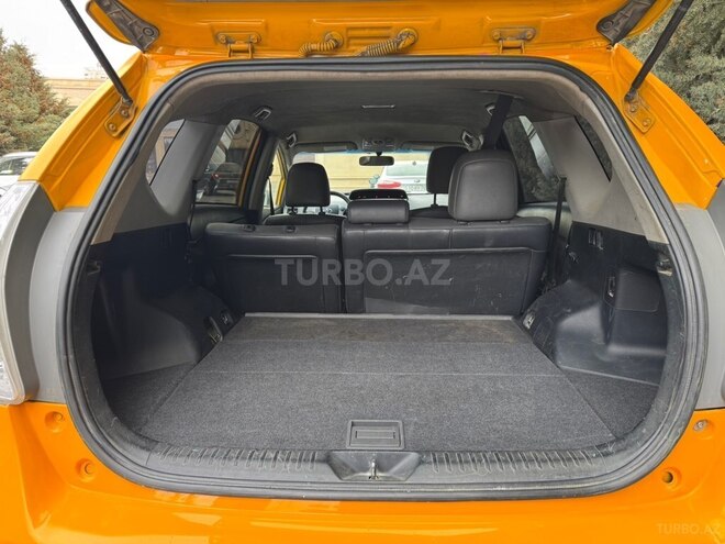Toyota Prius V-7