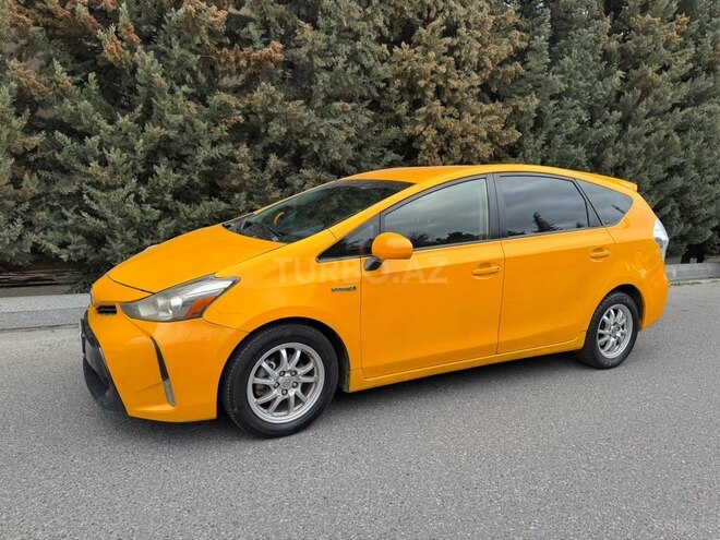 Toyota Prius V-3