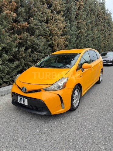 Toyota Prius V-1