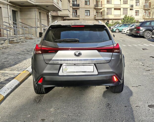Lexus UX 200-4