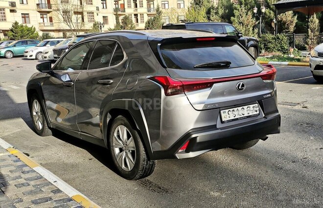 Lexus UX 200-2