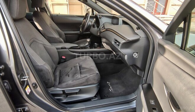 Lexus UX 200-12