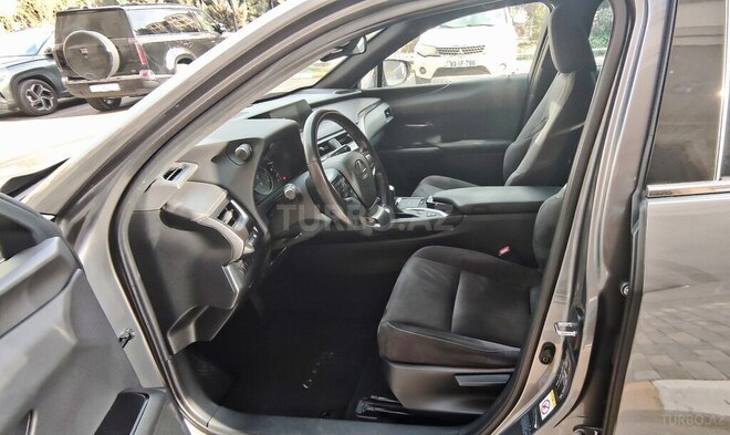 Lexus UX 200-11