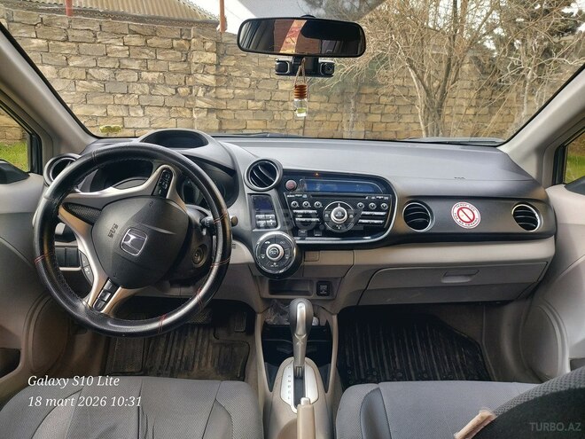 Honda Insight-3