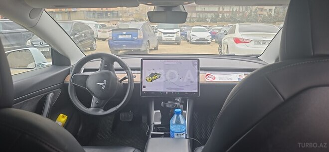 Tesla Model 3-5