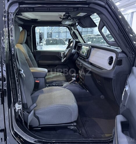 Jeep Wrangler-12