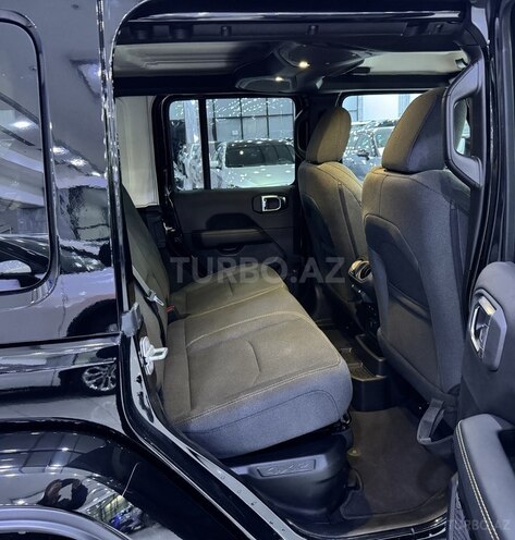 Jeep Wrangler-13