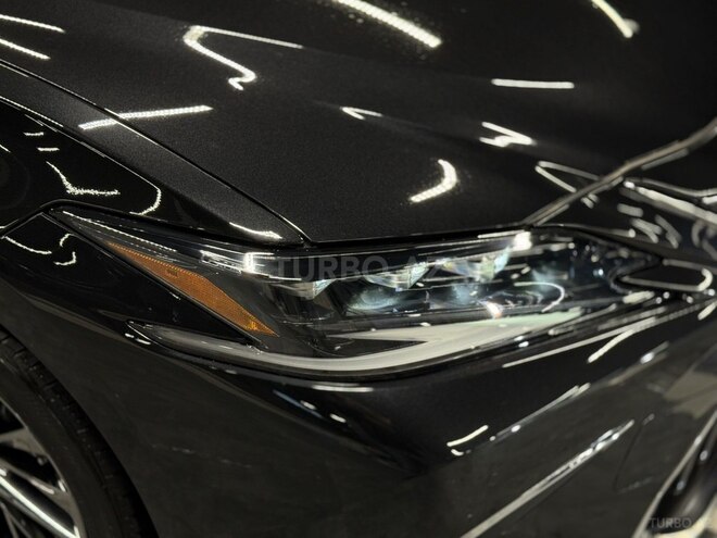 Lexus ES 300h-12