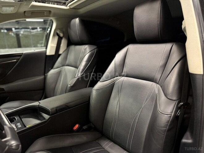 Lexus ES 300h-16