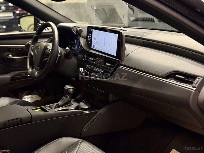 Lexus ES 300h-15