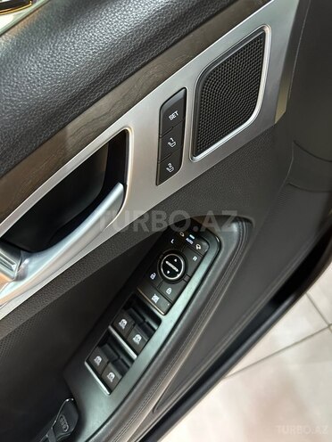 Hyundai Genesis-24