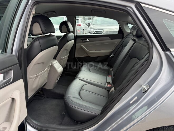 Hyundai Sonata-15